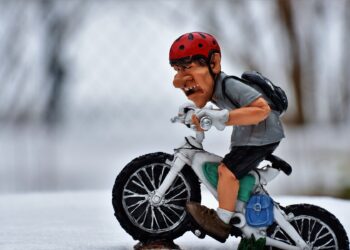 Nuovo codice della strada: neopatentati, ciclisti ed altro