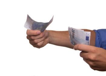 Stipendio in contanti: quando è possibile?